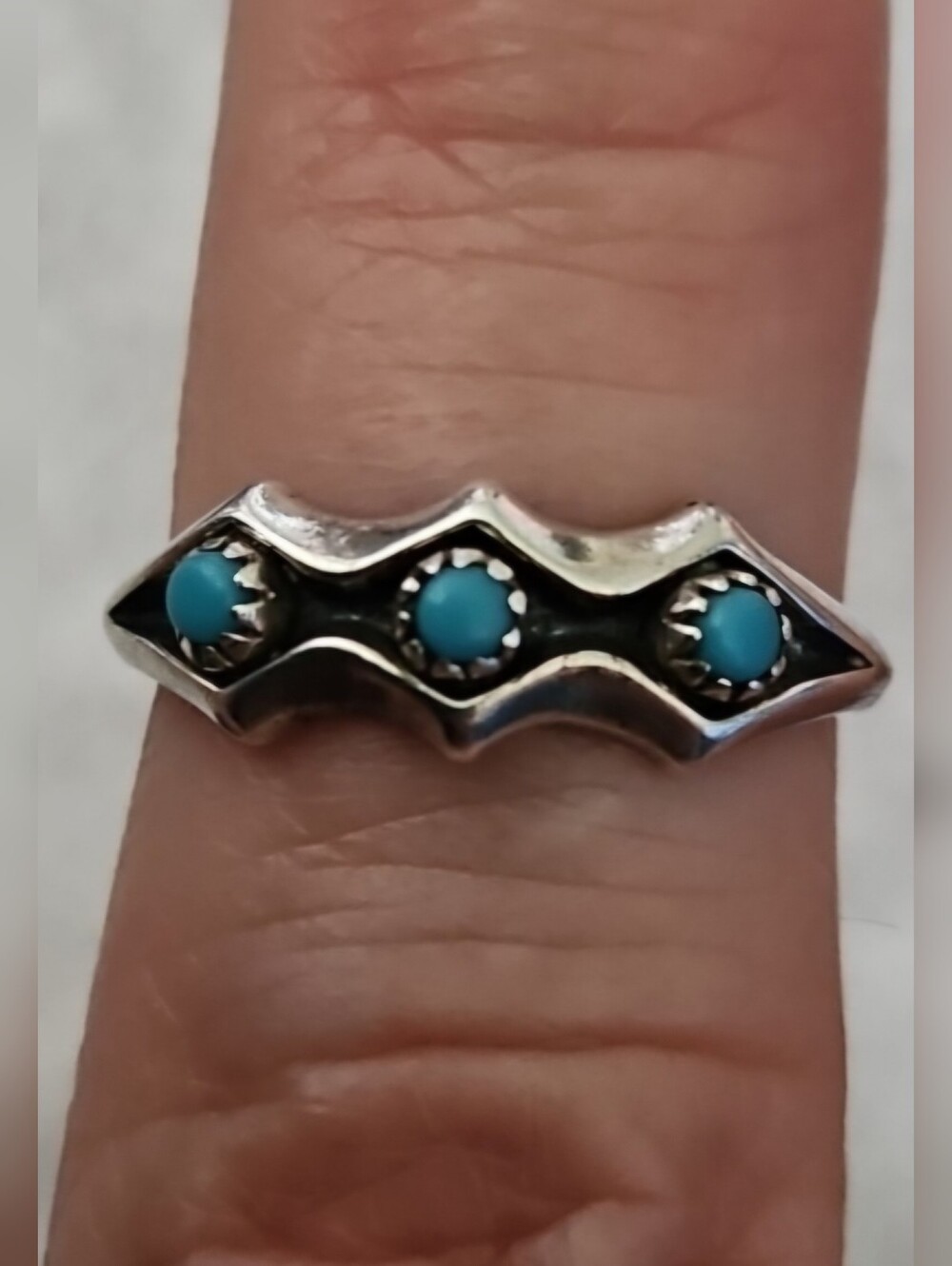 1970's Sterling Silver Round Turquoise 3 Point Signed Vintage Ring